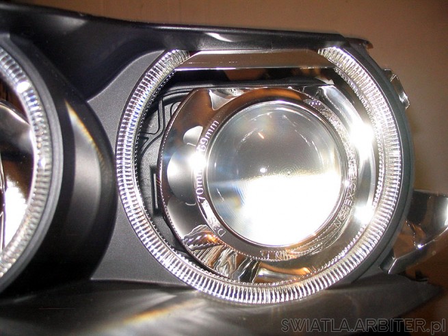Xenon Ring w reflektorze Hella Dynamic Drive (z doświetlaniem zakrętów). Widoczna ...