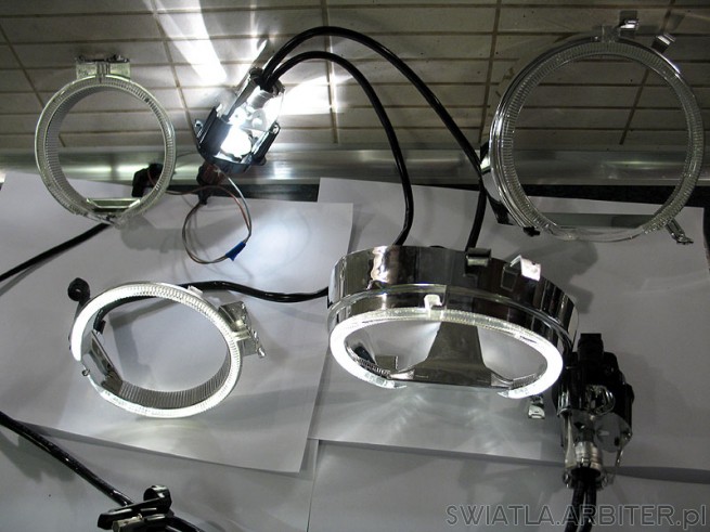 Zestaw oryginalnych ringów BMW HELLA składa się czterech ringów (2 większe, ...