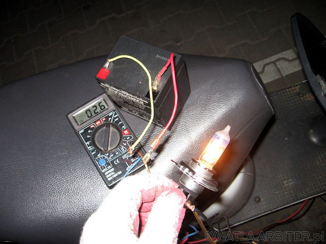 Prąd ładowania skuterka w obwodzie ładowania akumulatora to 2,6A, czyli o 1 amper ...